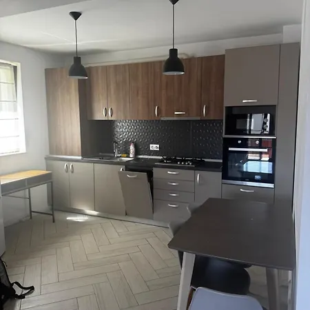 Perioada Untold Apartman
